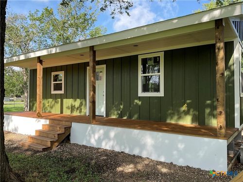 808 Josephine St, Yoakum, TX, 77995-4023 | Card Image