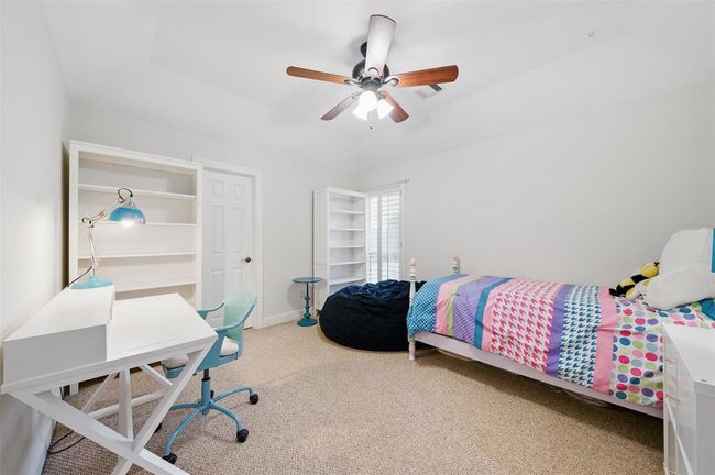 Back upstairs bedroom connected by the jack-n-jill bathroom. | Image 34