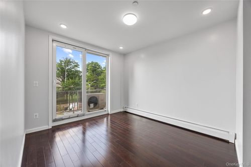 3e-138 Northern Boulevard, New York, NY, 11354 | Card Image