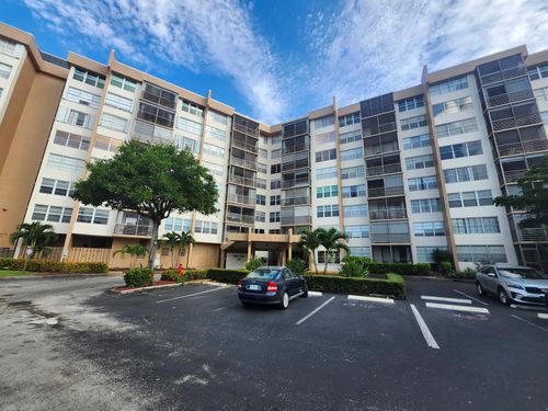 305-1000 St Charles Place, Pembroke Pines, FL, 33026 | Card Image