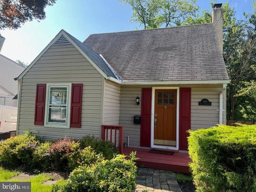 909 Old Lancaster Rd, BERWYN, PA, 19312-1221 | Card Image