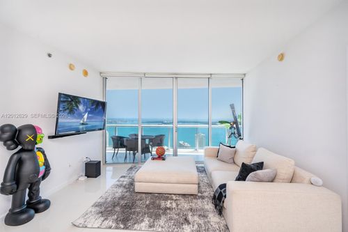 5305-465 Brickell Ave, Miami, FL, 33131-4024 | Card Image