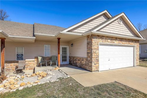 10302 45th Ter, Kansas City, MO, 64133-2800 | Card Image