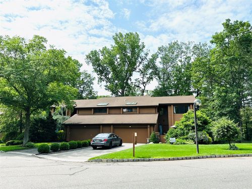 12 Yale Dr, Manhasset, NY, 11030-4046 | Card Image