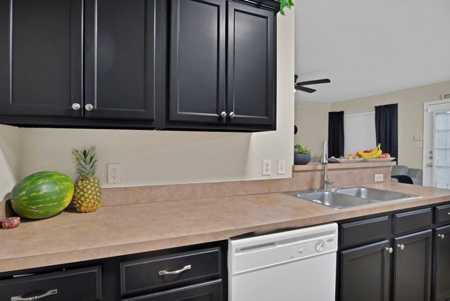 5652 Giddyup Ln, Townhouse with 4 bedrooms, 3 bathrooms and null parking in Fort Worth TX | Image 14