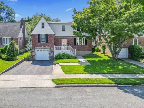 8 Walnut Rd, East Rockaway, NY, 11518-2219 | Card Image