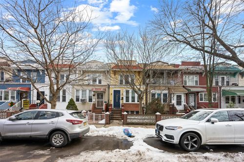 2565 99th St, East Elmhurst, NY, 11369-1613 | Card Image