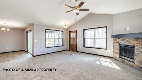 1623 Petrus Dr Ne, Cedar Rapids, IA, 52402-7290 | Card Image