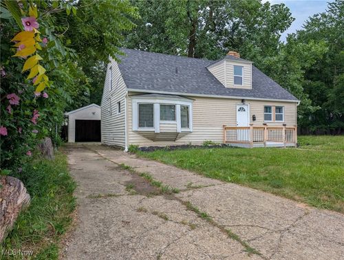 14817 Naples Ave, Cleveland, OH, 44128-3046 | Card Image