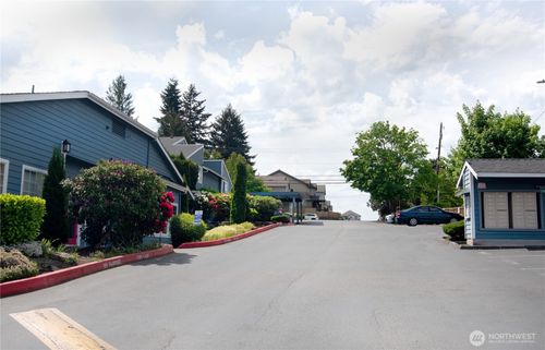 e105-16817 Larch Way, Lynnwood, WA, 98037 | Card Image