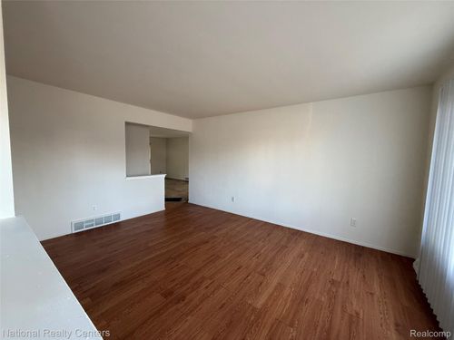 2009 Shady Drive, Warren, MI, 48092 | Card Image