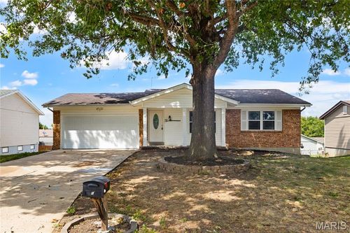 217 Roaring River Dr, O Fallon, MO, 63366-3924 | Card Image