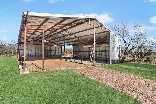 9475 N Us Highway 377, House other with 3 bedrooms, 2 bathrooms and 5 parking in Junction TX | Image 7