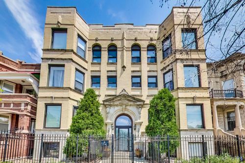 2s-1523 N California Ave, Chicago, IL, 60622-1620 | Card Image