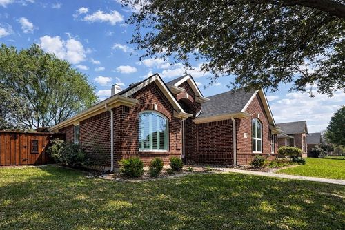 1528 Bosque Dr, Carrollton, TX, 75010-6427 | Card Image