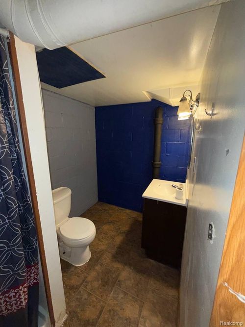 17664 Winston St, Detroit, MI, 48219-3004 | Card Image