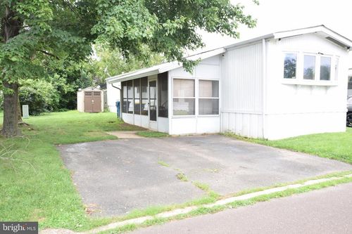 8201 Wharton Dr, MORRISVILLE, PA, 19067-5224 | Card Image