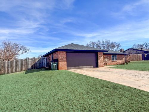 705 S 28th St, Clinton, OK, 73601-4903 | Card Image