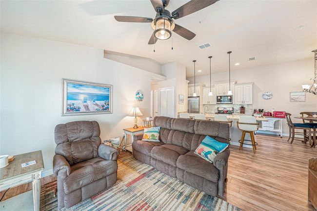 APT-303 - 5065 Royal Palms Way, Condo with 3 bedrooms, 2 bathrooms and null parking in New Port Richey FL | Image 5