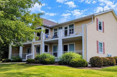 b-311 N Lake Pine Dr, Marblehead, OH, 43440-1220 | Card Image