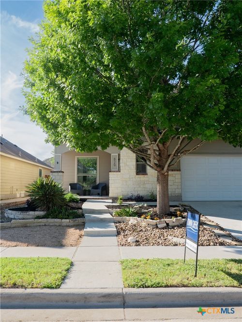 829 Manhattan, New Braunfels, TX, 78130-3924 | Card Image