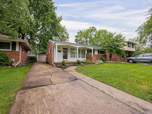 22854 Lingemann St, Saint Clair Shores, MI, 48080-2132 | Card Image