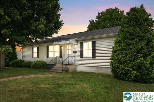 4 Davis St, Ashley, PA, 18706-2707 | Card Image