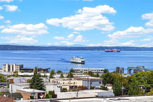 555 Alder Street, Edmonds, WA, 98020 | Card Image
