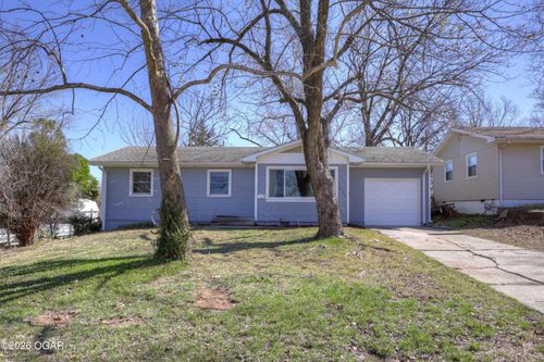 1637 Jefferson Cir, Webb City, MO, 64870-2908 | Card Image