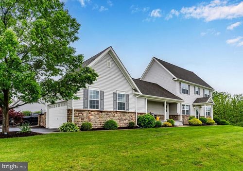 1900 Preserve Ln, PALMYRA, PA, 17078-8434 | Card Image