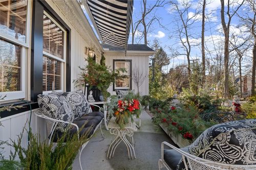 136 Beach Rd, Wading River, NY, 11792-1304 | Card Image