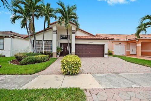 9045 Nw 147th Ter, Miami Lakes, FL, 33018-7304 | Card Image