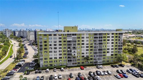 apt-720c-4400 Hillcrest Dr, Hollywood, FL, 33021-7928 | Card Image