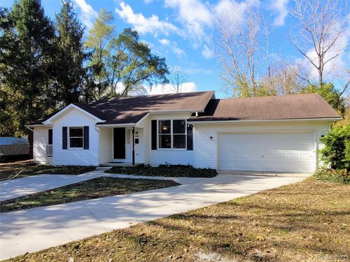 10168 Ogemaw Ct, Pinckney, MI, 48169-9365 | Card Image