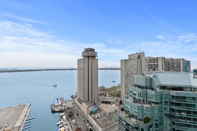 3211 - 10 Yonge St, Condo with 2 bedrooms, 2 bathrooms and null parking in Toronto ON | Image 32