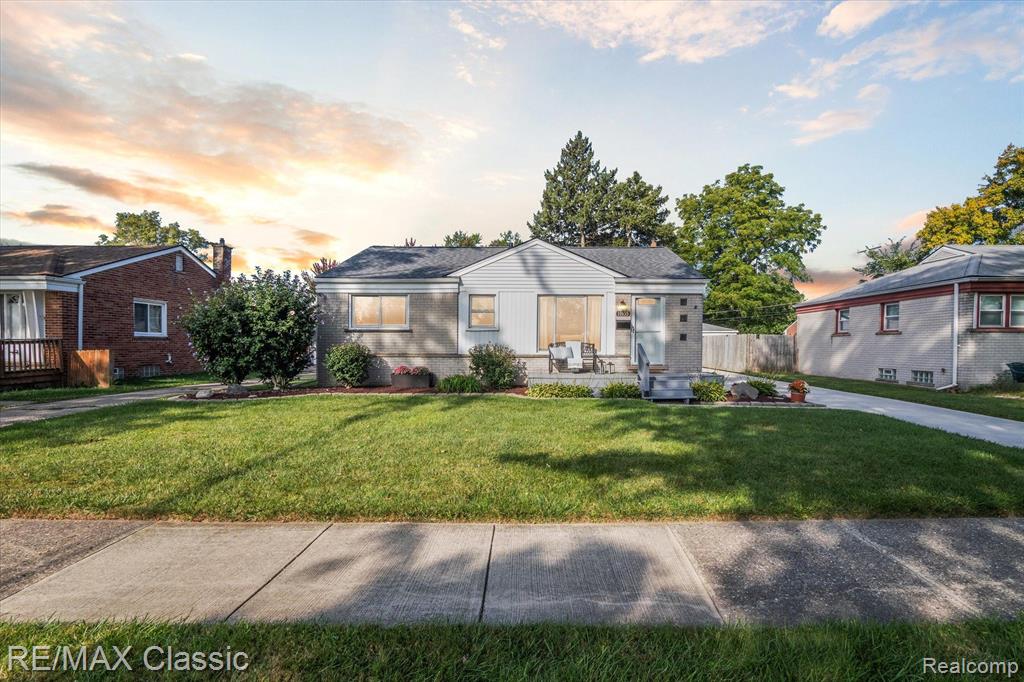 Oxbow St, Livonia, MI 48150