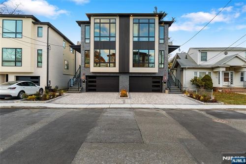 811 Jassamine Way, Fort Lee, NJ, 07024-1522 | Card Image