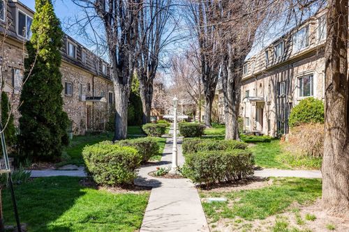 apt-82-2220 E Murray Holladay Rd, Holladay, UT, 84117-5302 | Card Image