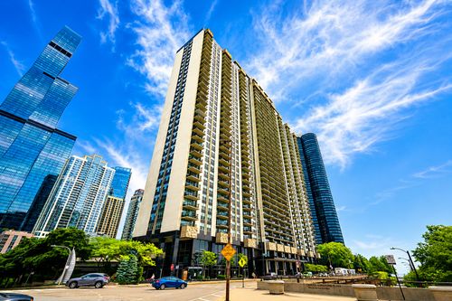 1304-400 Randolph St, Chicago, IL, 60601-5026 | Card Image