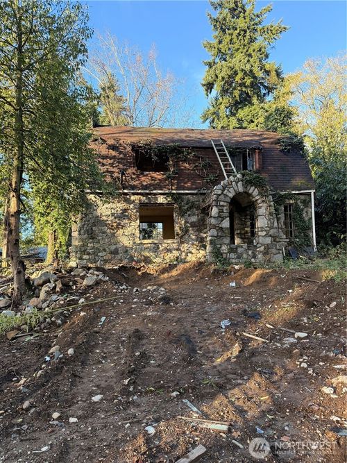 12649 16th Ave S, Seattle, WA, 98168-2251 | Card Image