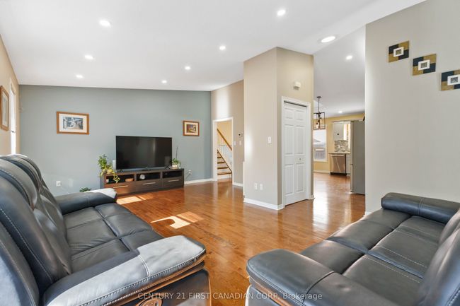 256 White Sands Dr, House other with 4 bedrooms, 2 bathrooms and 2 parking in London ON | Image 5