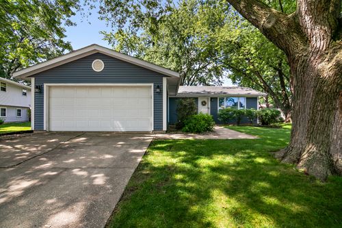 979 Mallard Dr, Bradley, IL, 60915-1317 | Card Image