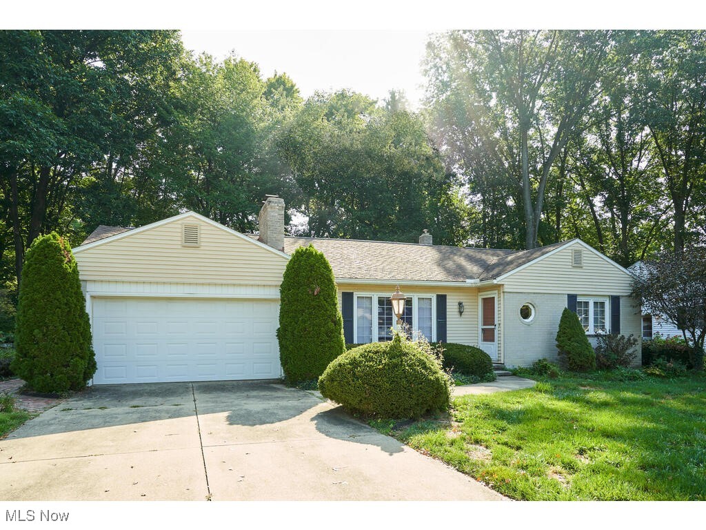 Pembroke Rd, Fairlawn, OH 44333