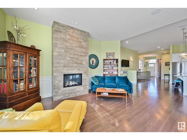 7570 May Common Nw, Home with 3 bedrooms, 3 bathrooms and 3 parking in Edmonton AB | Image 5
