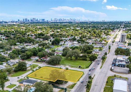 8901 Nw 22nd Ave, Miami, FL, 33147-3560 | Card Image