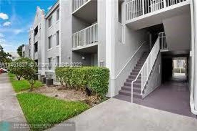 APT-102 - 11155 Sw 5 Th Pl, Condo with 2 bedrooms, 2 bathrooms and null parking in Pembroke Pines FL | Image 5