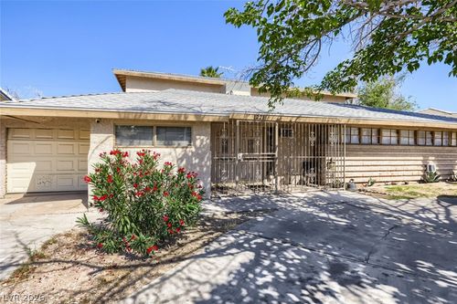 1221 S 17th St, Las Vegas, NV, 89104-1832 | Card Image