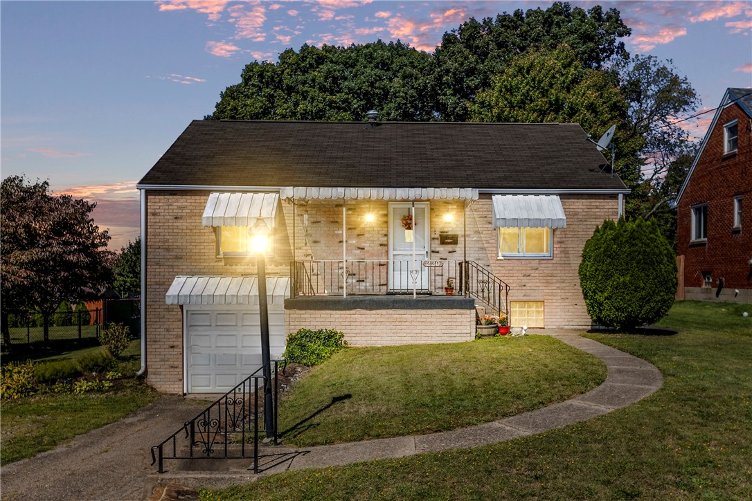 Sunset Dr, New Kensington, PA 15068