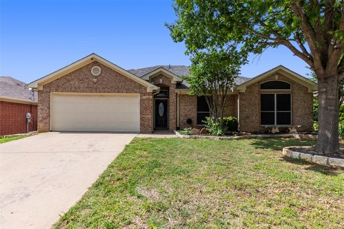 621 Jamie Ln, Mansfield, TX, 76063-7668 | Card Image