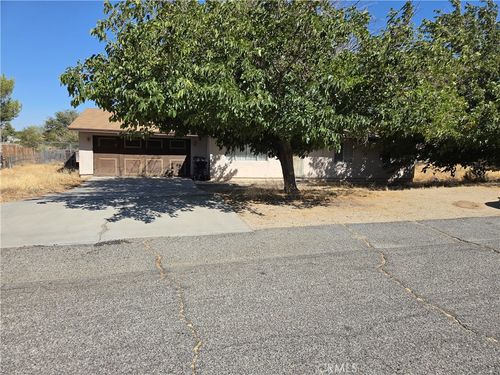 40104 174th St E, Lake Los Angeles, CA, 93591-3161 | Card Image